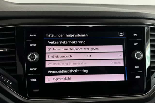 Volkswagen T-Roc (2019) thumbnail 29
