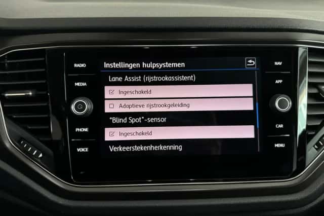 Volkswagen T-Roc (2019) thumbnail 30