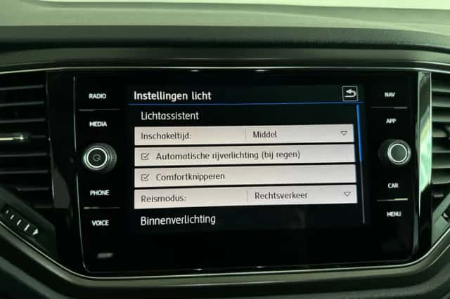 Volkswagen T-Roc (2019) thumbnail 33