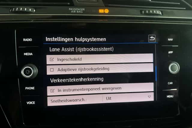 Volkswagen Touran (2019) thumbnail 35