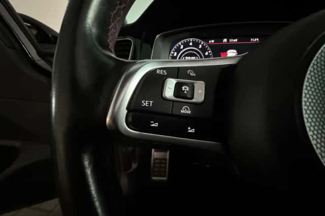 Volkswagen Golf (2017) thumbnail 15