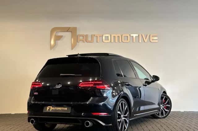 Volkswagen Golf (2017) thumbnail 3