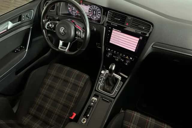 Volkswagen Golf (2017) thumbnail 33