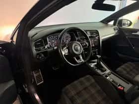 Volkswagen Golf (2017) thumbnail 5