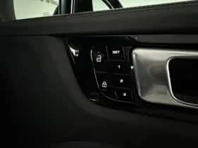 Porsche Cayenne (2019) thumbnail 29