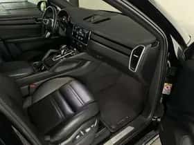 Porsche Cayenne (2019) thumbnail 37