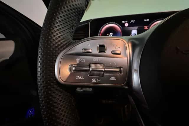 Mercedes-Benz GLE (2022) thumbnail 13
