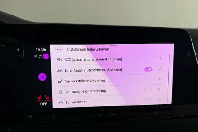Volkswagen Golf (2022) thumbnail 25