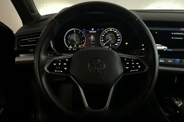 Volkswagen Touareg (2022) thumbnail 16
