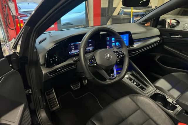 Volkswagen Golf (2023) thumbnail 5