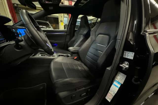 Volkswagen Golf (2023) thumbnail 6