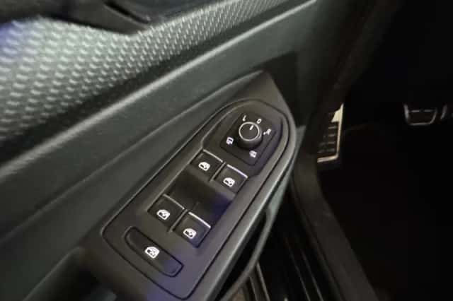 Volkswagen Golf (2023) thumbnail 18