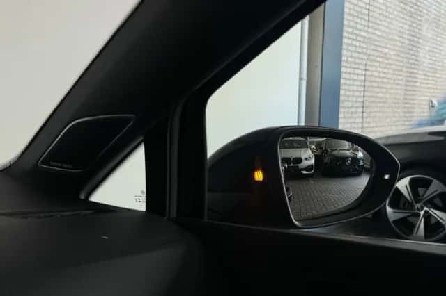 Volkswagen Golf (2023) thumbnail 21