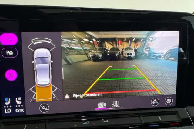 Volkswagen Golf (2022) thumbnail 25