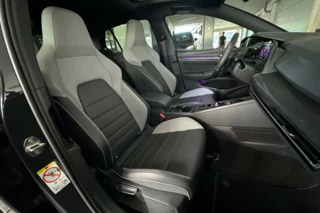 Volkswagen Golf (2022) thumbnail 35