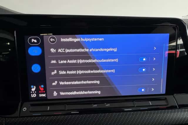 Volkswagen Golf (2023) thumbnail 32