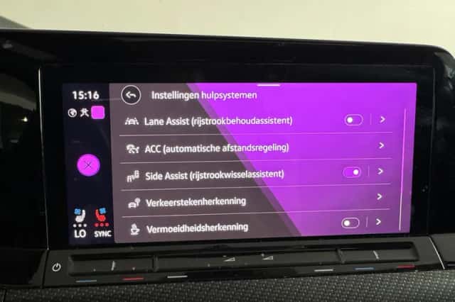 Volkswagen Golf (2021) thumbnail 30