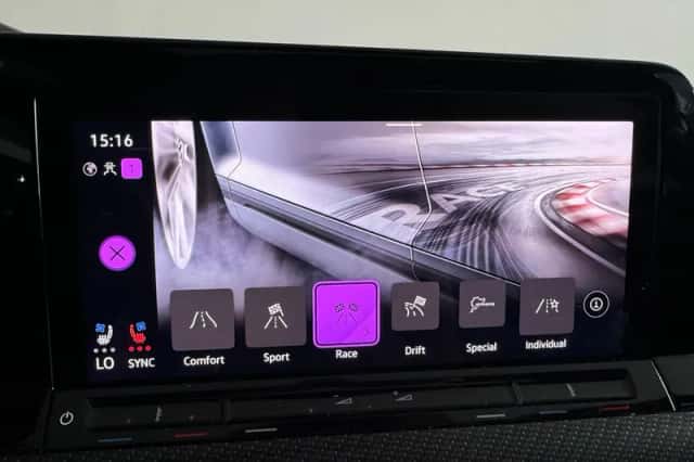 Volkswagen Golf (2021) thumbnail 31