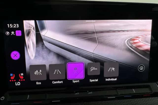 Volkswagen Golf (2021) thumbnail 31