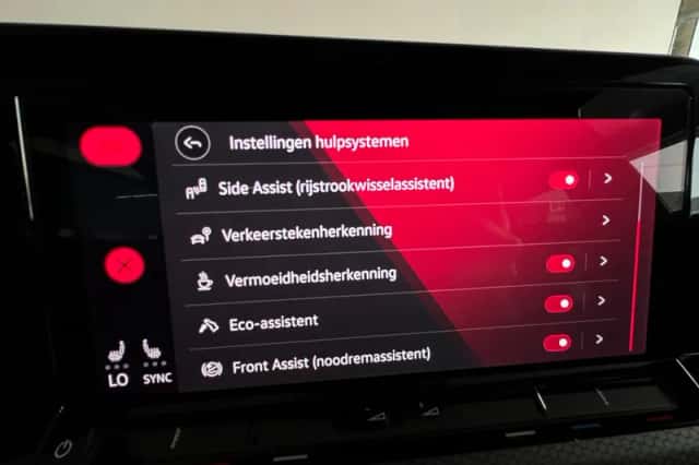 Volkswagen Golf (2022) thumbnail 25
