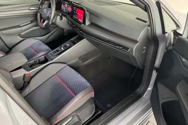Volkswagen Golf (2022) thumbnail 32