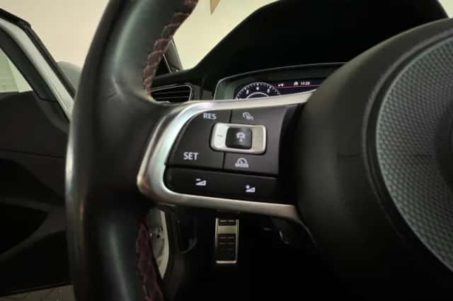 Volkswagen Golf (2018) thumbnail 15