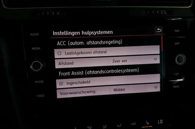 Volkswagen Golf (2018) thumbnail 30