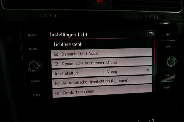 Volkswagen Golf (2018) thumbnail 32