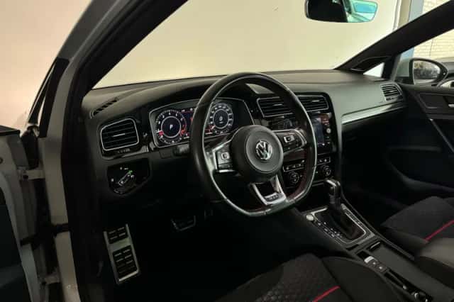 Volkswagen Golf (2018) thumbnail 5