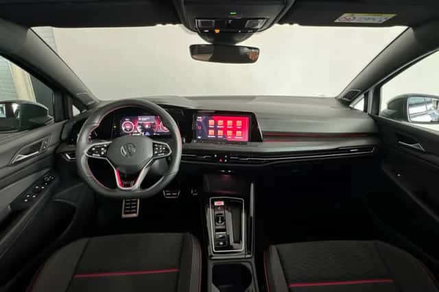 Volkswagen Golf (2023) thumbnail 4