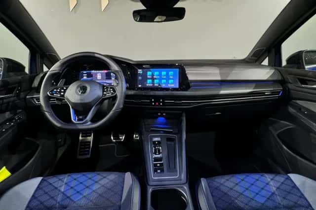 Volkswagen Golf (2022) thumbnail 4