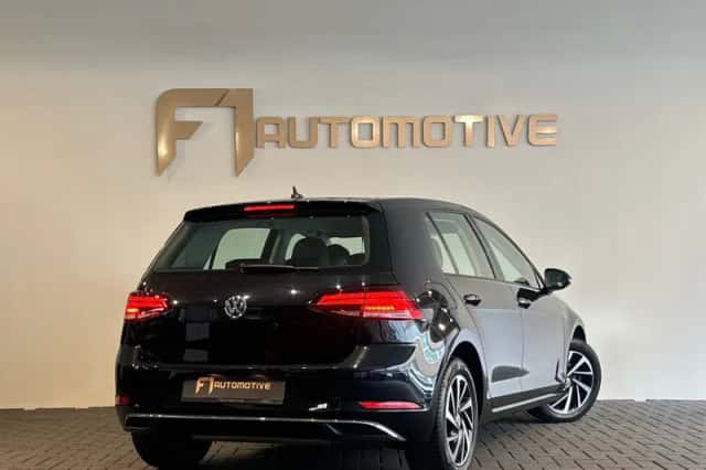 Volkswagen Golf (2018) thumbnail 3