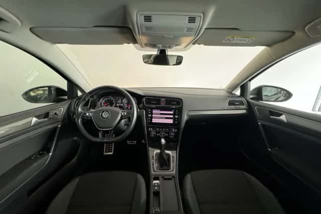 Volkswagen Golf (2018) thumbnail 4