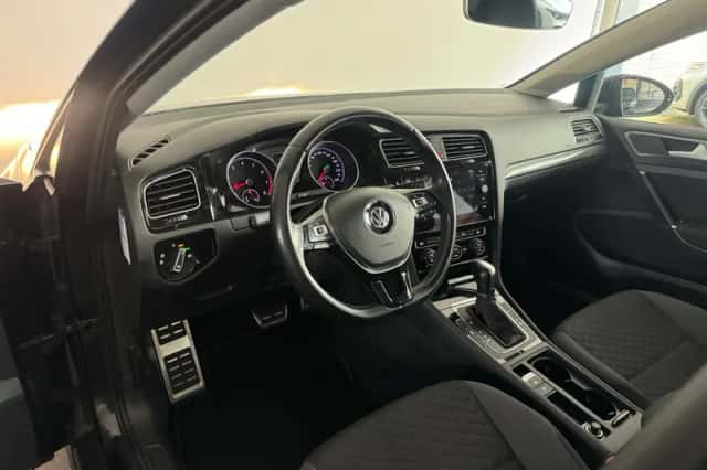 Volkswagen Golf (2018) thumbnail 5