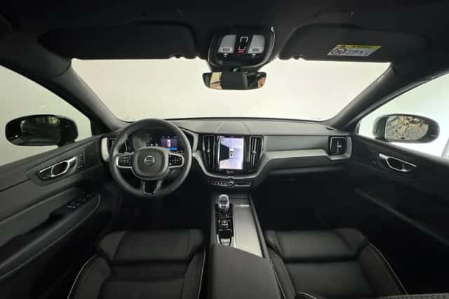 Volvo XC60 (2024) thumbnail 4
