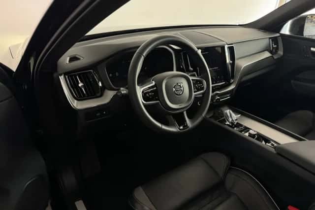 Volvo XC60 (2024) thumbnail 5