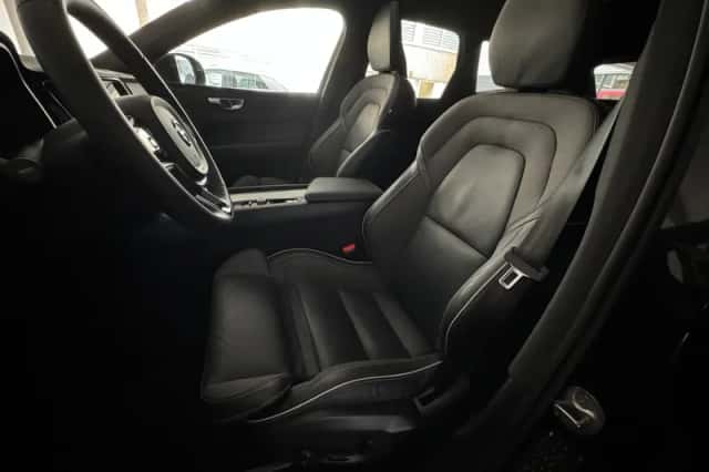 Volvo XC60 (2024) thumbnail 6