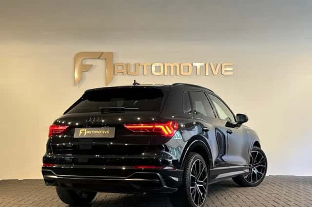Audi Q3 (2018) thumbnail 3