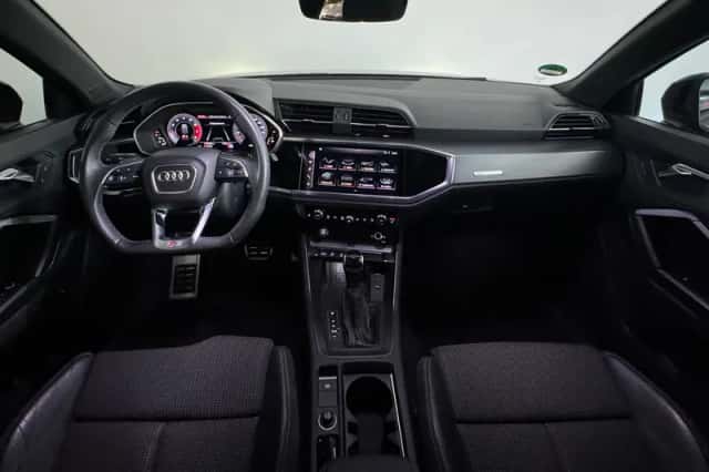 Audi Q3 (2018) thumbnail 4
