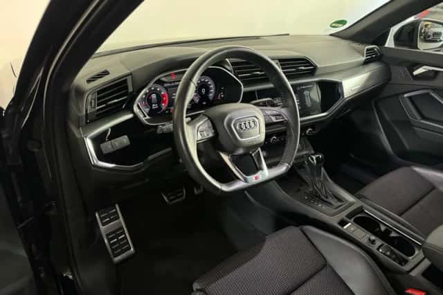 Audi Q3 (2018) thumbnail 5