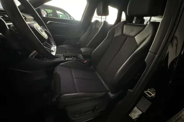 Audi Q3 (2018) thumbnail 6