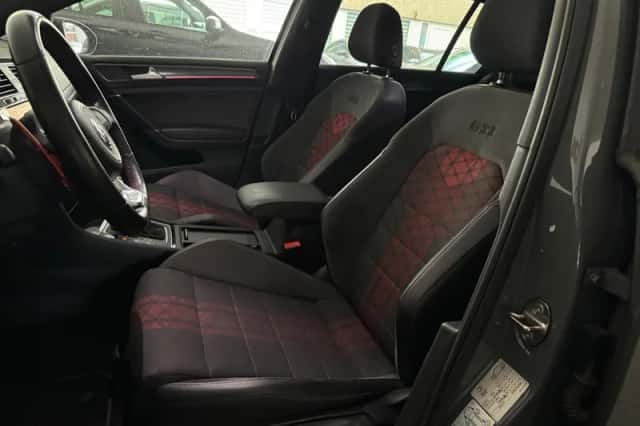 Volkswagen Golf (2019) thumbnail 6
