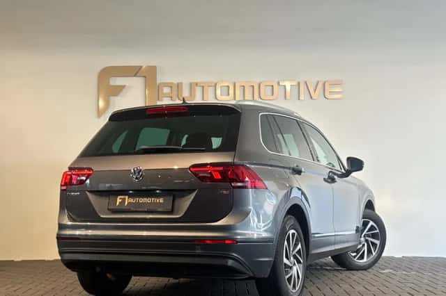 Volkswagen Tiguan (2017) thumbnail 3