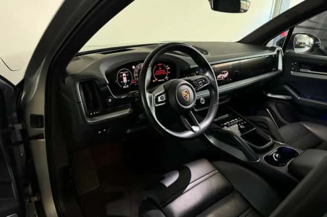 Porsche Cayenne (2023) thumbnail 5