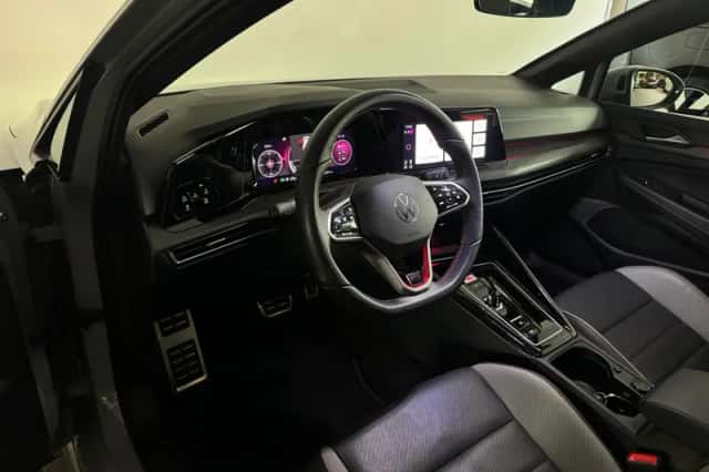 Volkswagen Golf (2023) thumbnail 5