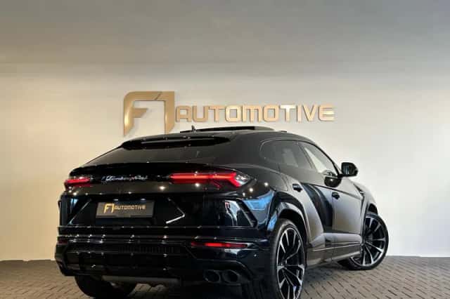 Lamborghini Urus (2021) thumbnail 3