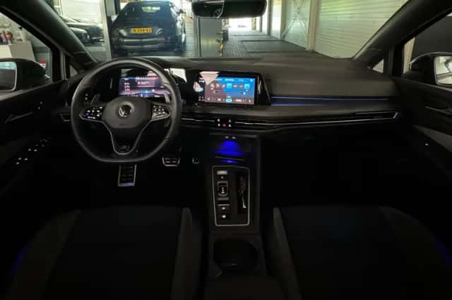 Volkswagen Golf (2022) thumbnail 4