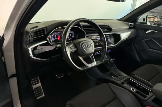 Audi Q3 (2019) thumbnail 5