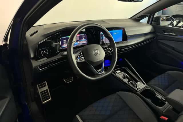 Volkswagen Golf (2024) thumbnail 5