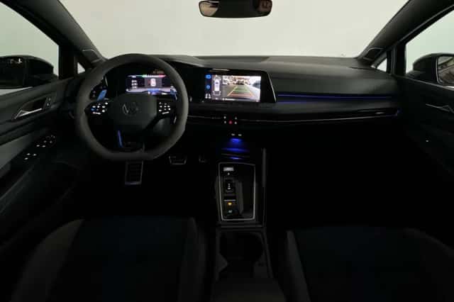 Volkswagen Golf (2023) thumbnail 4